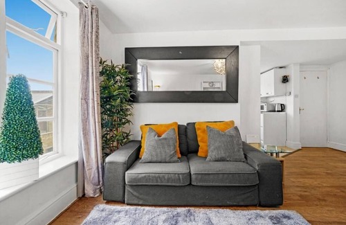 Canning Town South Apartment | Cosy 2 Bedroom Flat in Canning Town London Excel with Free Parking
