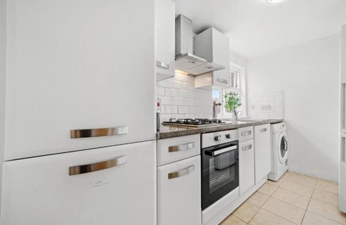 Canning Town South Apartment | Cosy 2 Bedroom Flat in Canning Town London Excel with Free Parking