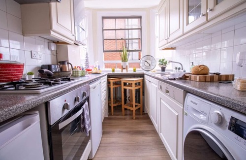 City of Westminster Condo | Cosy 2-Bedroom Apartment in Mayfair 8CB - 4th floor no lift