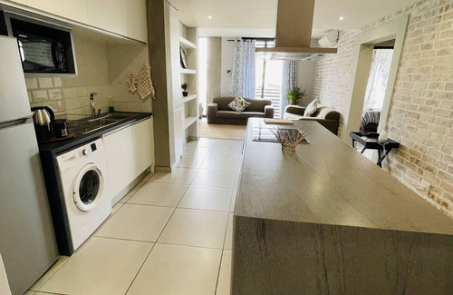 Windhoek Apartment | Cosy 2 bedroom opposite Grove & Lady Pohamba