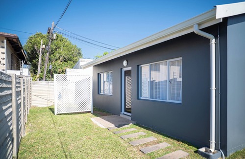 Durban North Cottage | Cosy 2 bedroom Private CottagenSalt water pool, pool table, DSTV