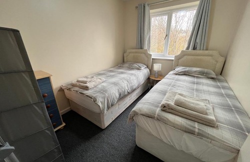 Brierley Hill House | Cosy 2 bedroomed semi detached house