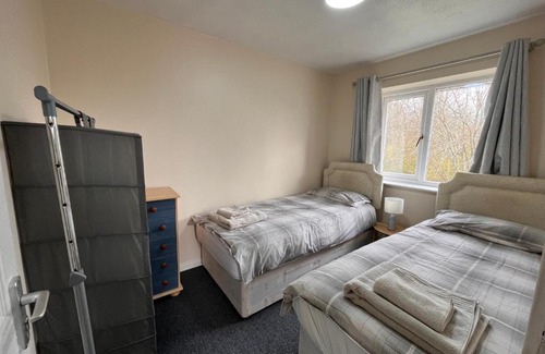 Brierley Hill House | Cosy 2 bedroomed semi detached house