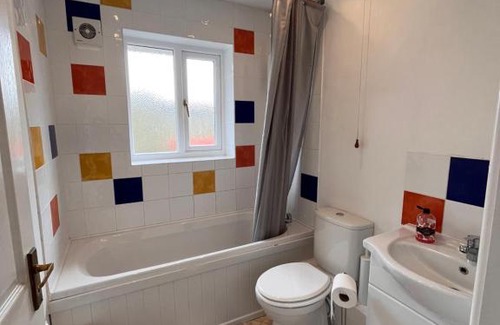 Brierley Hill House | Cosy 2 bedroomed semi detached house