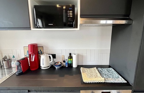 Quartier de la Folie-Mericourt Apartment | Cosy 2-bedrooms Well Furnished Flat in Center of Paris, Canal Saintmartin