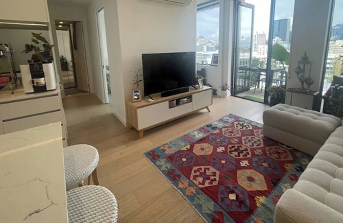 Spring Hill Apartment | Cosy 2 BR Apartment with City Views