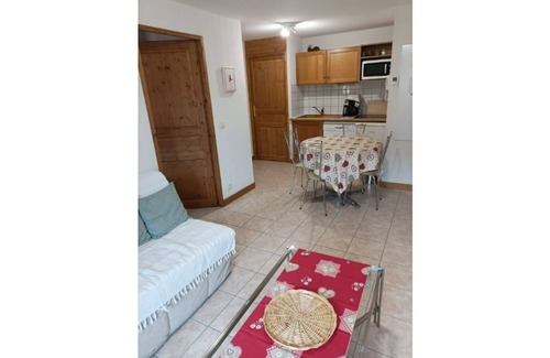 Flumet Apartment | Cosy 2-room apartment with mountain-view balcony