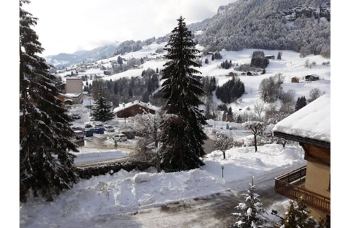 Flumet Apartment | Cosy 2-room apartment with mountain-view balcony