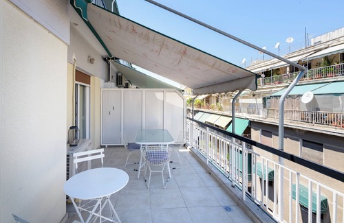 Ampelokipoi Apartment | Cosy 2BR flat - metro station & hospital