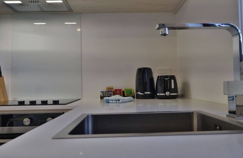 Mount Albert House | Cosy 2BR House in Carrington Rd