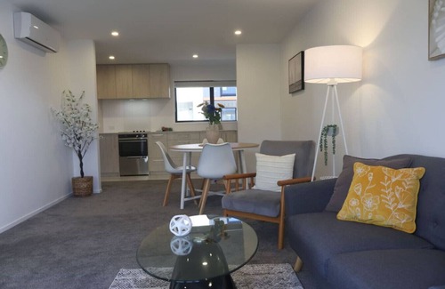 Mount Albert House | Cosy 2BR House in Carrington Rd.