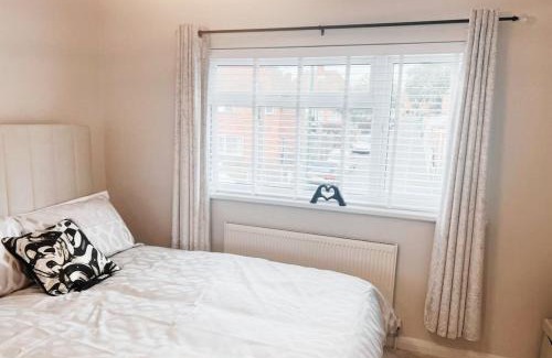 Newark upon Trent Apartment | Cosy 2BR House on Quiet Street