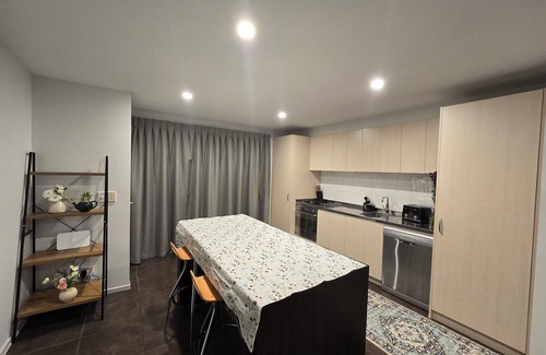 Wanaka Apartment | Cosy 2BR Wanaka Apartment – Roy’s Peak View, 10 minutes to Lakefront