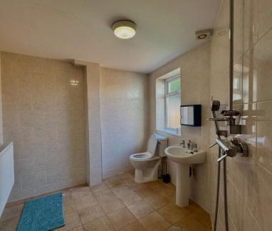 Uxbridge House | Cosy 3 Bed Home in Scenic Denham with Quick Heathrow & London Links