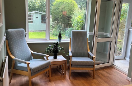Kidlington House | Cosy 3 Bed House, Kidlington, Oxford, Blenheim, Cotswold With Private Parking