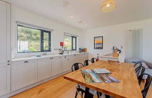 Pistyll Apartment | Cosy, 3-bedroom cottages with uninterrupted views of the sparkling Llyn Peninsula coastline.