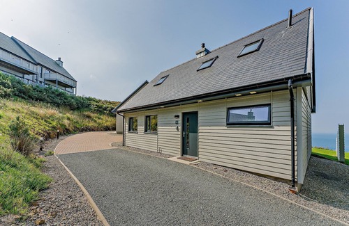 Pistyll Apartment | Cosy, 3-bedroom cottages with uninterrupted views of the sparkling Llyn Peninsula coastline.