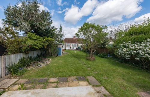 Hillingdon House | Cosy 3 Bedroom Family Home in Ruislip | Under 45 minutes to Central London
