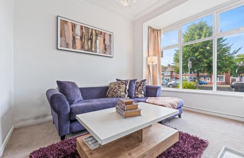 Hull House | Cosy 3-bedroom house, garden, fast wi-fi, 6 mins walk to Hull fair, 4 mins drive to MKM stadium perfect for Contractors, Families, HRI hospital locum staff and corporate guests