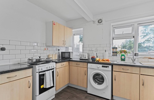 Walsall House | Cosy 3-bedroom house suitable for short or long stay in the city of Walsall