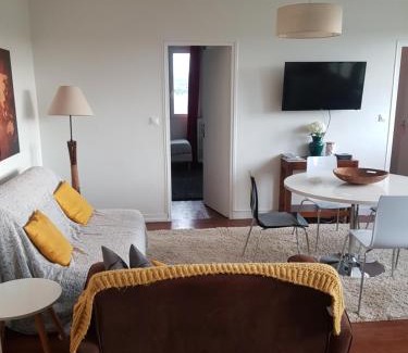 Nogent-le-Rotrou Apartment | Cosy 3 pièces dernier étage ultra lumineux avec Netflix à 5 minutes à pied de la gare