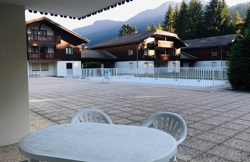 Samoens Apartment | Cosy 3-Room Apartment with Pools, Terrace, and Forest View in Samoëns