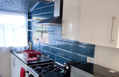 Great Barr House | Cosy 4 Beds-3 bedroom Whole House with all amenities in Great Barr, Birmingham