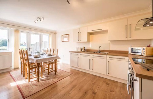Saxmundham House | Cosy 4BR Cottage in Great Glemham Village
