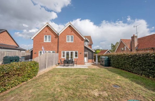 Saxmundham House | Cosy 4BR Cottage in Great Glemham Village