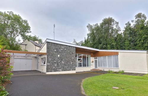 Helen's Bay House | Cosy 4BR in Helens Bay ★ 5 min walk to beach 🌊