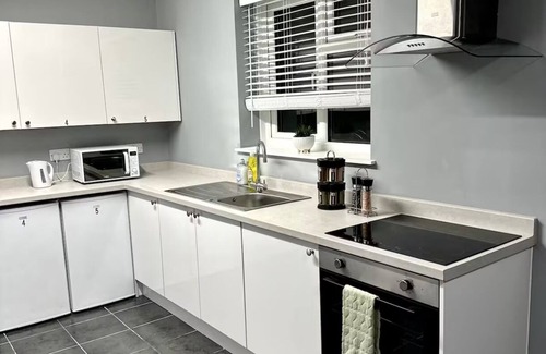 Greenford Broadway House | Cosy 5 EnSuite House Near Heathrow Airport