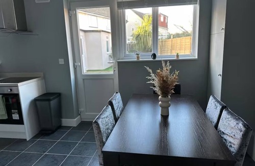 Greenford Broadway House | Cosy 5 EnSuite House Near Heathrow Airport