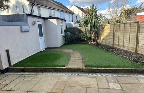 Greenford Broadway House | Cosy 5 EnSuite House Near Heathrow Airport