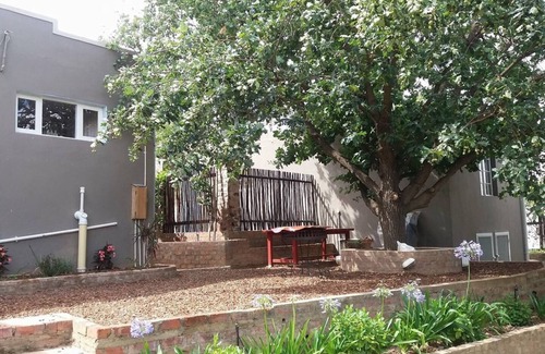 Barrydale Cottage | Cosy 6 Person Cottage with Mountain View