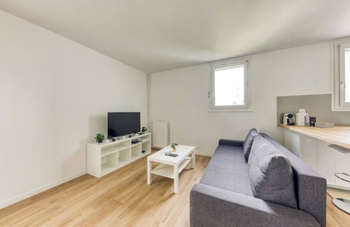 Bras de Fer Apartment | Cosy accommodation 2 minutes from Evry station