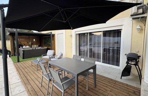 Poussan House | Cosy accommodation with private pool and jacuzzi