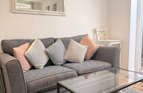 Palmers Green Apartment | Cosy Adorable 1 Bedroom Studio in London