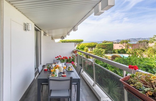 8th Arrondissement Apartment | Cosy air-conditioned T3 in Marseille - Swimming pool& terrace