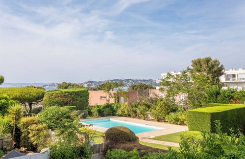 8th Arrondissement Apartment | Cosy air-conditioned T3 in Marseille - Swimming pool& terrace