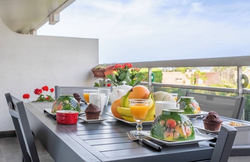 8th Arrondissement Apartment | Cosy air-conditioned T3 in Marseille - Swimming pool& terrace