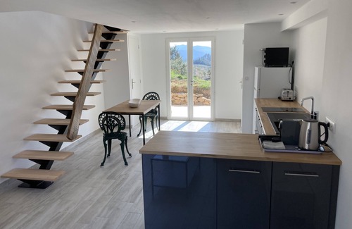 Tanneron Cottage | Cosy ALL NEW cottage with swimming pool-