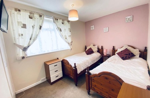 Great Yarmouth House | Cosy and Comfortable Holiday Chalet 10 minutes walk to the beach, Norfolk