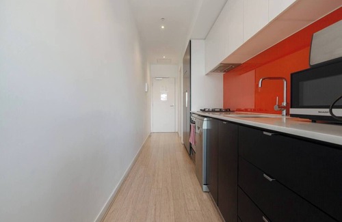 South Yarra Apartment | Cosy and Contemporary in Sought after South Yarra