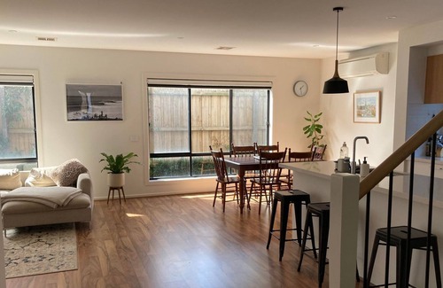 Warrnambool House | Cosy and Convenient!