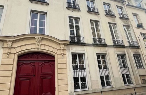 Arsenal Apartment | Cosy and picturesque duplex Marais Bohème