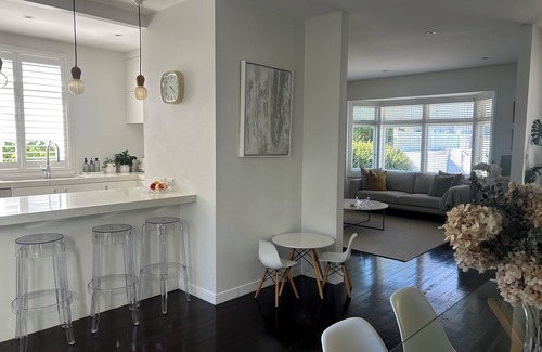 Remuera House | Cosy and stylish home. Home away from home.