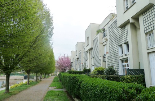 Lognes Apartment | Cosy and very quiet apartment between Paris and Disney park 300 m from RER A station