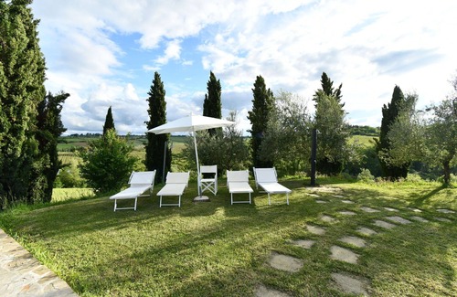 Ponte di Gabbiano Apartment | Cosy apartment for 3 people with WIFI, pool, A/C, TV and pets allowed, close to Siena