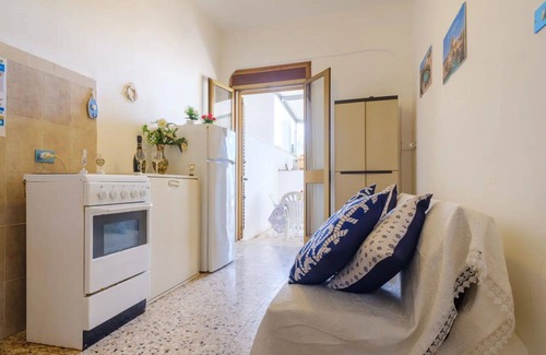 Torre Specchia Ruggeri Apartment | Cosy apartment for 4 guests with WIFI, TV, pets allowed and parking, close to Otranto
