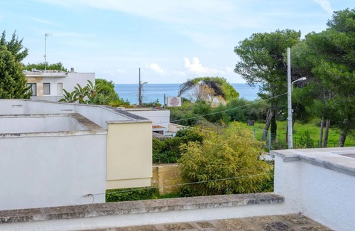 Torre Specchia Ruggeri Apartment | Cosy apartment for 4 guests with WIFI, TV, pets allowed and parking, close to Otranto